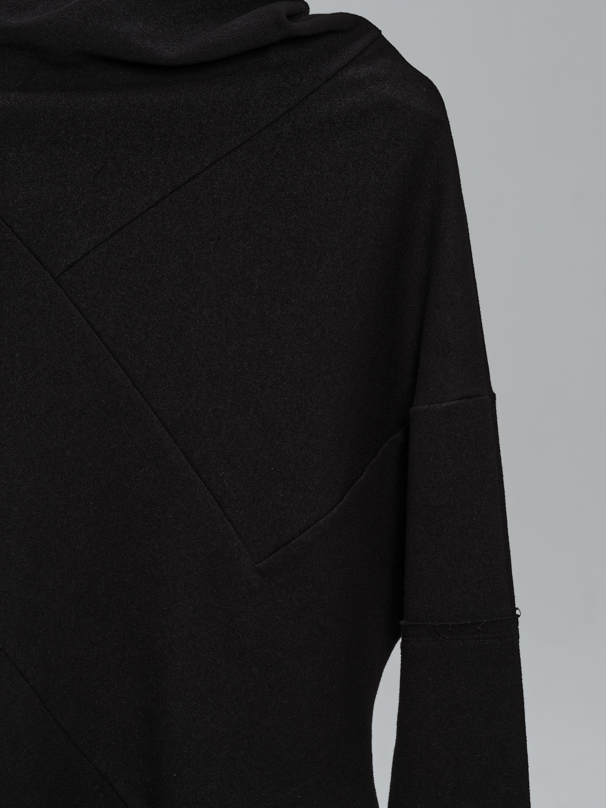 Asymmetric Long Sleeve(Black)