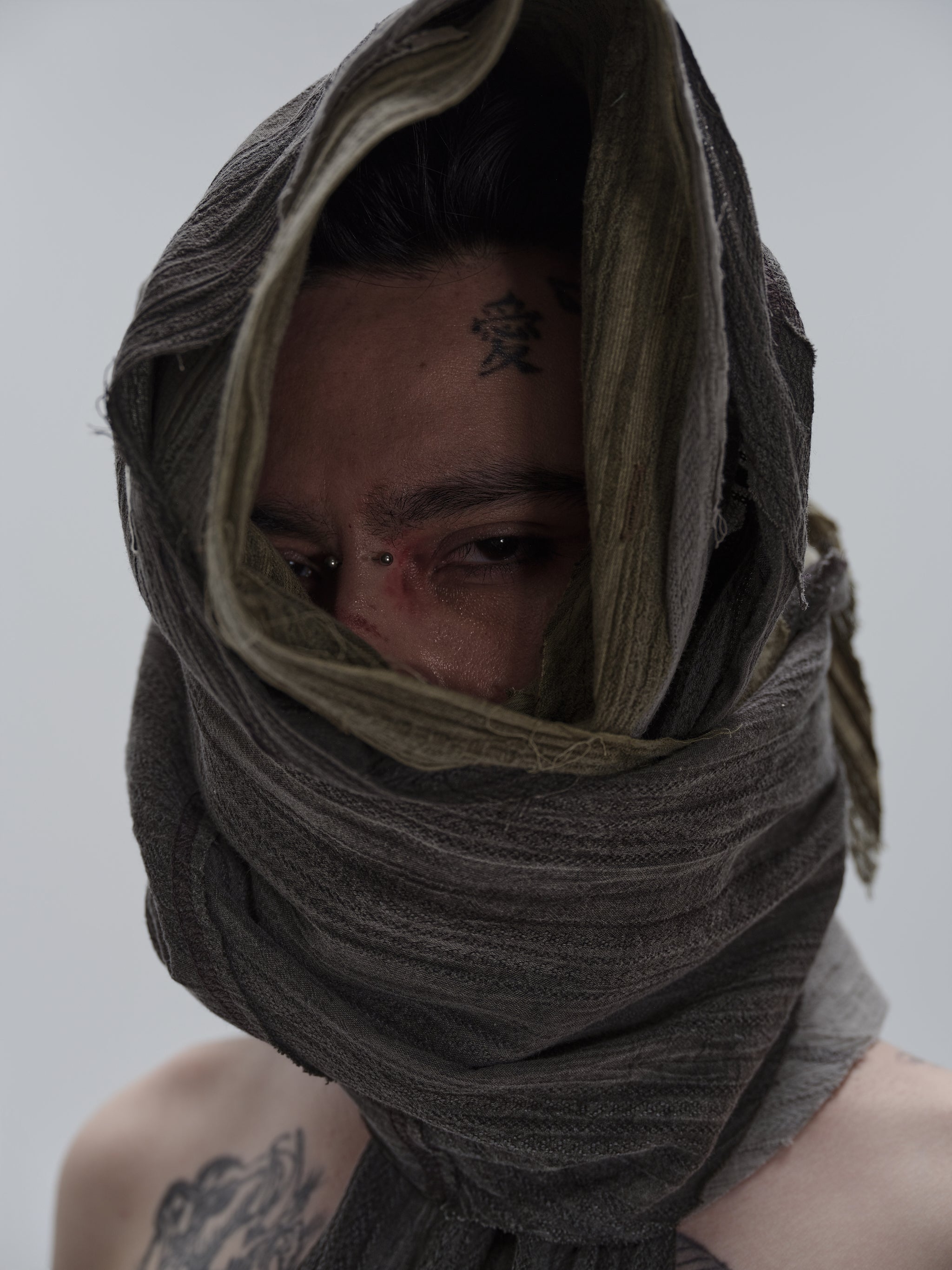 Sand-City Dyed Raw-Edge Scarf (Moss Green)